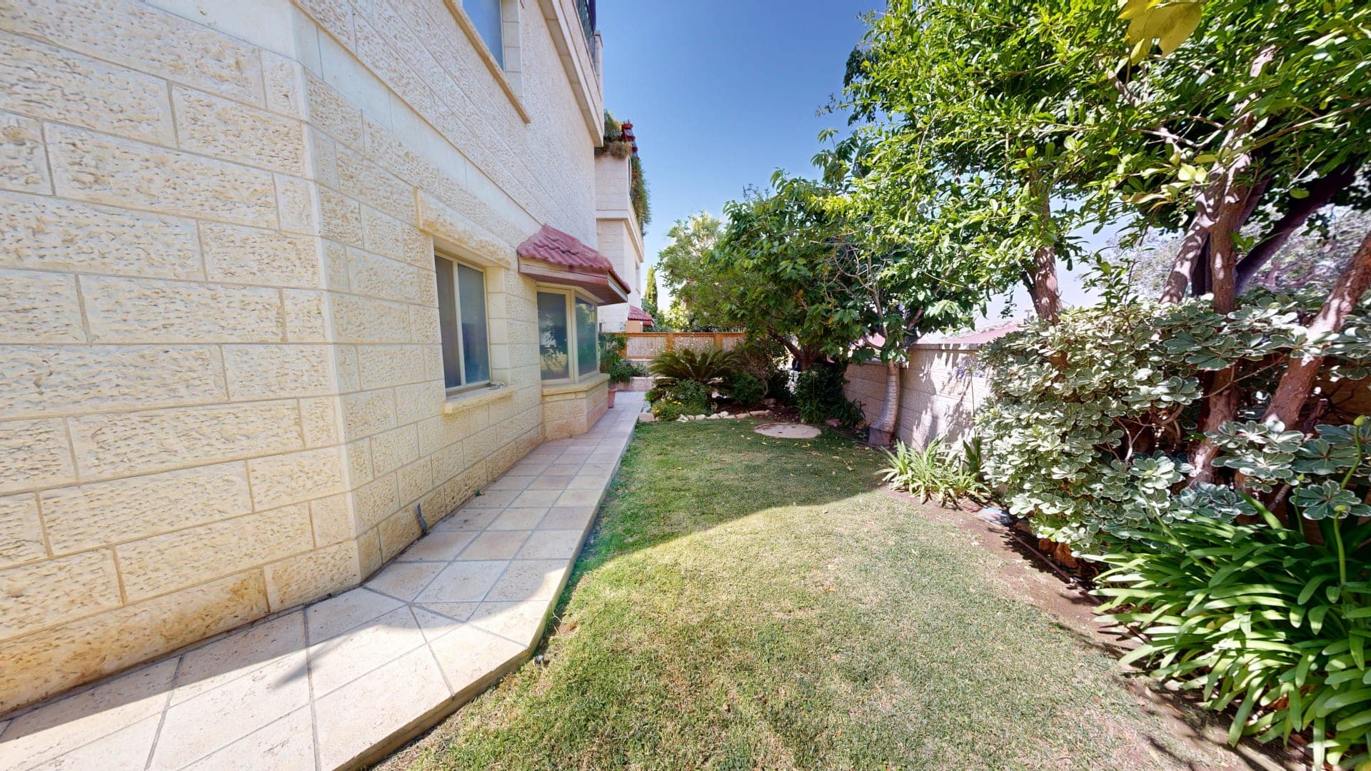 Pitom Haketoret 21/3, Zayit, Efrat: A Private-Entrance Garden Home in the Heart of the Neighbourhood — image 1 of 5